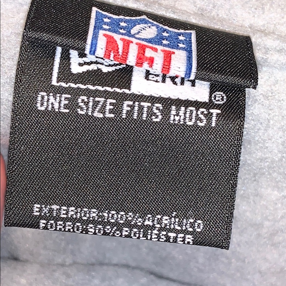 New Era Minnesota Vikings Knit Beanie with Pom and Logo - Picture 3 of 5